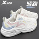 特步女鞋新年穿搭休閑運動(dòng)鞋子新款2026春季皮面防滑耐磨厚底增高潮鞋 帆白/淺粉色/夕霧藍 【皮面】 38