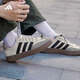 adidas「T頭鞋」BARREDA板鞋德訓鞋男女阿迪達斯輕運動(dòng) 灰色/黑色/樹(shù)脂黃   42