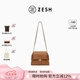 ZESH/澤尚【新品上市】銅錢(qián)時(shí)尚通勤單肩斜挎包郵差包女士七夕禮物 金棕色