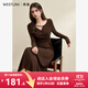 西遇咖色長(cháng)袖連衣裙女2025年秋季新款V領(lǐng)串珠鏤空領(lǐng)口修身長(cháng)裙 咖色 11月20日 L