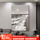 致匠心黑白灰高級感客廳裝飾畫浮雕立體感沙發(fā)背景墻落地畫海浪玄關掛畫 A款-銀灘素影 60*80cm 爵士黑（鋁合金拉絲框） 藝術微噴油畫布【光油效果】