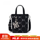 MLB男女情侶復古老花系列斜挎包時(shí)尚LOGO23冬季新款 均碼 黑色 禮盒包裝配送手提袋 