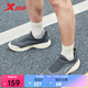 特步男鞋運動(dòng)跑步鞋秋冬保暖一腳蹬時(shí)尚百搭鞋子男