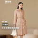 波司登（BOSIDENG）輕薄鵝絨羽絨服女中長(cháng)90絨收腰顯瘦商務(wù)通勤保暖連帽外套 淡栗摩卡7583 S 160/84A