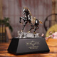 辦公室擺件馬到成功領(lǐng)導辦公室桌面裝飾品高檔輕奢可定制商務(wù)用品 小號低座槍黑間金踏石