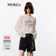 MO&Co.長(zhǎng)袖T恤上衣春夏高支長(zhǎng)絨棉美式印花輕薄寬松落肩垂感摩安珂 米白色 XS 155