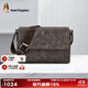 暇步士（Hush Puppies）男士包包單肩斜挎包新款時(shí)尚復古簡(jiǎn)約商務(wù)背包輕便旅行單肩包 HA-1211657W-507