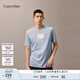Calvin KleinJeans25春夏男士簡(jiǎn)約ck鏤空字母膠印純棉針織短袖T恤4RB842G 24Q-粉末藍 L