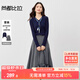 尚都比拉英倫風(fēng)絲巾系帶套裝女秋季V領(lǐng)長(cháng)袖針織衫配中長(cháng)款A字半身裙兩件套