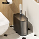 VEELAR智能感應垃圾桶衛生間廁所家用夾窄縫帶馬桶刷一體專(zhuān)用桶2025新款 7L火山石灰【30個(gè)刷頭+滑輪丨贈掛墻貼】+垃圾袋100個(gè)