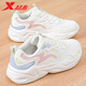 特步女鞋運動(dòng)鞋子女秋冬季新款皮面防潑水減震跑步鞋健身訓練慢跑鞋 帆白/淺粉色/夕霧藍 37