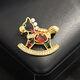 贏(yíng)夫人（Mrs win）中式國風(fēng)可愛(ài)紅鉆彩色福袋小馬胸針精致馬上有錢(qián)動(dòng)物生肖小別針女 金色（銅）