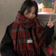 九寸陽(yáng)光紅色格子圍巾女款2025新款冬季學(xué)生圍脖高級感披肩韓系氛圍感保暖 暗紅格子