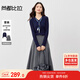 尚都比拉英倫風(fēng)絲巾系帶套裝女秋季V領(lǐng)長(cháng)袖針織衫配中長(cháng)款A字半身裙兩件套