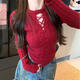 貞喜氣圓領(lǐng)交叉鏤空設計針織衫女2026秋冬新款復古甜辣妹內搭紅色毛衣 圓領(lǐng)交叉鏤空毛衣女【紅色】 均碼