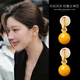QPQK蜜蠟耳夾無(wú)耳洞佩戴2025新年爆款小眾獨特設計高級感水滴形耳飾品 10mm蜜蠟圓珠金色耳夾款 適合無(wú)耳洞