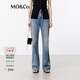 MO&Co.牛仔褲經(jīng)典洗磨貓須棉質(zhì)中低腰精裁修長(cháng)及地微喇褲摩安珂 牛仔藍色 S /S