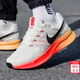 耐克（NIKE）男鞋 2026新款秋冬運動(dòng)鞋輕便舒適緩震耐磨日常跑步鞋男 淺白黑橙-017 【新款主推】 42