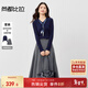 尚都比拉英倫風(fēng)絲巾系帶套裝女秋季V領(lǐng)長(cháng)袖針織衫配中長(cháng)款A字半身裙兩件套