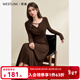 西遇咖色長(cháng)袖連衣裙女2025年秋季新款V領(lǐng)串珠鏤空領(lǐng)口修身長(cháng)裙 棕色 S