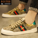 BIUTEE輕奢男鞋春夏季透氣真皮板鞋情侶款小蜜蜂小白鞋休閑運動(dòng)鞋子 金色 【品牌男鞋】限量版 41 (255mm) 【標準皮鞋碼】