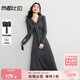 尚都比拉V領(lǐng)撞色扣長(cháng)袖連衣裙女秋季可拆卸披肩彈力針織裙氣質(zhì)長(cháng)款A字裙