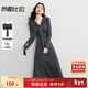 尚都比拉V領(lǐng)撞色扣長(cháng)袖連衣裙女秋季可拆卸披肩彈力針織裙氣質(zhì)長(cháng)款A字裙