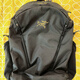 Arcteryy始祖 Mantis 26L 戶(hù)外徒步旅行拉鏈開(kāi)合 防水 背包雙肩包 黑色金標26L