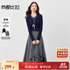 尚都比拉英倫風(fēng)絲巾系帶套裝女秋季V領(lǐng)長(cháng)袖針織衫配中長(cháng)款A字半身裙兩件套