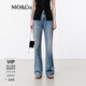 MO&Co.牛仔褲經(jīng)典洗磨貓須棉質(zhì)中低腰精裁修長(cháng)及地微喇褲摩安珂 牛仔藍色 S /S