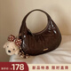 南風(fēng)Chio2nd戴妃晚宴餃子包包女款迷你手提月牙包鏈條單肩斜挎小包 咖色【送小狗掛件*1】