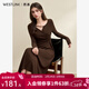 西遇咖色長(cháng)袖連衣裙女2025年秋季新款V領(lǐng)串珠鏤空領(lǐng)口修身長(cháng)裙 棕色 L