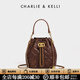 CHARLIE&KELLI CK品牌包包女款2026新款褶皺水桶包復古手提通勤生日禮物女 焦糖棕【母親節生日520情人節禮物】