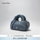 Calvin Klein女包休閑通勤ck扭結設計字母牛仔云朵包鏈條包 VGO-牛仔淺藍 OS