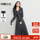 尚都比拉V領(lǐng)撞色扣長(cháng)袖連衣裙女秋季可拆卸披肩彈力針織裙氣質(zhì)長(cháng)款A字裙