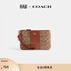 蔻馳（COACH）女士經(jīng)典標志小號復古腕包 B4/棕黃色 焦糖色