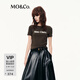 MO&Co.【秦嵐同款】短袖T恤摩安珂春秋植絨印花正肩上衣 深橄欖綠色 S /160