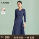 藍地（LANDI）[商場(chǎng)同款]V領(lǐng)設計感職業(yè)連衣裙女收腰壓褶下擺春夏新品 藏藍色 M