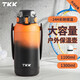 TKK 保溫杯大容量男女士316不銹鋼噸桶噸超大號(hào)戶外水杯便攜旅行杯壺 火焰橙1100ml【吸管+直飲+背帶】