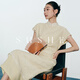 束皙 /SUSHE 提花可調節盤(pán)扣立領(lǐng)小飛袖連衣裙女夏【新中式系列】 黃梨鳶尾 L