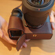 豐豐（FONFON） 適用于索尼a7c相機包sony微單保護套a7r真皮套6000底座a7m3 4配件 A7M4/a7s3/A1咖啡色真皮底座 【真皮底座