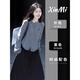 妃莉杋（FeiLiFan）秋冬連衣裙女裝2024新款小個(gè)子茶系穿搭氣質(zhì)顯瘦小香風(fēng)裙子套裝女 灰色上衣+黑色半身裙 M【90-100斤】
