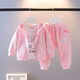 小憨鹿女童春秋套裝0-5歲春季新款學(xué)院風(fēng)兒童洋氣小童服飾外套女孩3件套 滿印胡蘿卜3件套粉 90 建議身高75-85