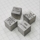 惟之初 金屬化學(xué)元素周期表實(shí)物擺件創(chuàng  )意禮物元素周期表立方體收藏品標本立方創(chuàng  )意實(shí)體收藏標本 64釓 稀土金屬10mm立方體 約7.92克