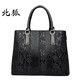 北狐品牌中老年女包歐美潮新款高檔漆皮時(shí)尚牛皮中年女士真皮媽媽斜挎 黑色
