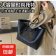 大容量包包女包2025新款簡約時尚爆款單肩包高級感百搭通勤托特包 黑色