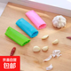 多功能剝蒜器大蒜去皮神器廚房手動蒜頭蒜瓣剝皮器硅膠去皮器 顏色隨機1個裝