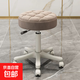 美容院凳子滑輪旋轉(zhuǎn)升降圓凳化妝梳妝凳美發(fā)美甲理發(fā)椅吧凳大工椅 淺咖色【33cm座面-沙發(fā)坐感】