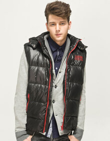 第九帝国 秋冬季新款 英伦<em>学院风</em>男士无袖带帽