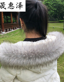 领子毛毛羽绒服